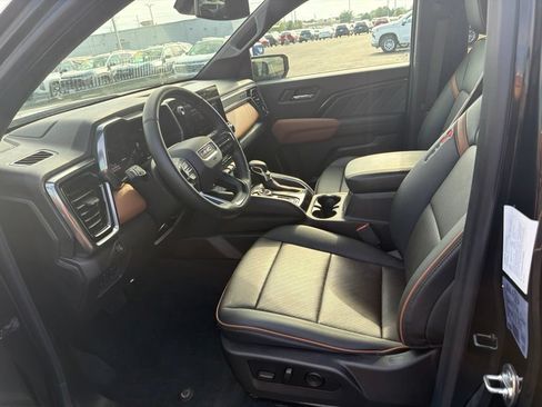 Used 2024 GMC Canyon AT4 w/ AT4 Premium Package AWD/4WD image 9