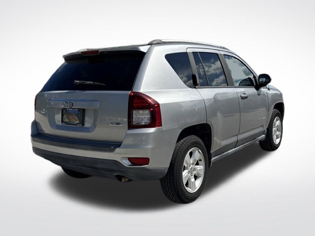 Used 2016 Jeep Compass Latitude FWD image 5