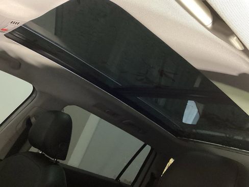 Used 2018 Volkswagen Tiguan SEL image 4