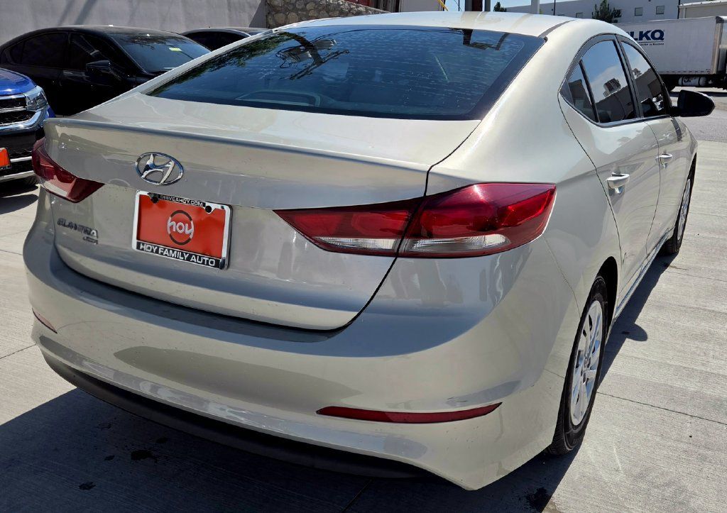 Used 2018 Hyundai Elantra SE w/ Cargo Package FWD image 9