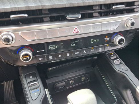 Used 2025 Kia Telluride EX FWD image 16