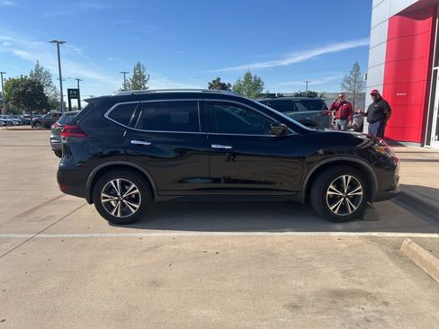 Used 2020 Nissan Rogue SV w/ Premium Package image 5
