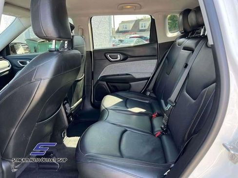 Used 2022 Jeep Compass Latitude image 13