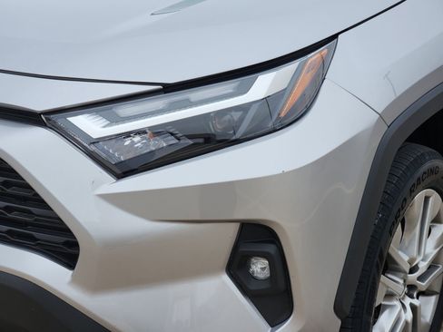 Used 2023 Toyota RAV4 XLE Premium image 11