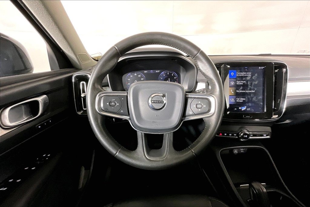 Used 2020 Volvo XC40 T4 Momentum FWD image 4