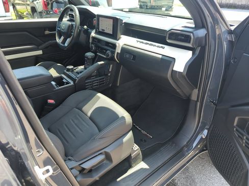 Used 2024 Toyota Tacoma TRD Off-Road AWD/4WD image 32