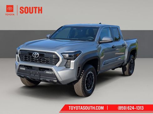 Used 2024 Toyota Tacoma TRD Off-Road AWD/4WD image 4