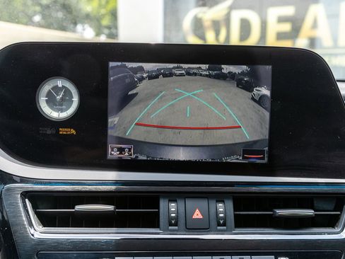 Used 2022 Lexus ES 300h w/ Accessory Package FWD image 18