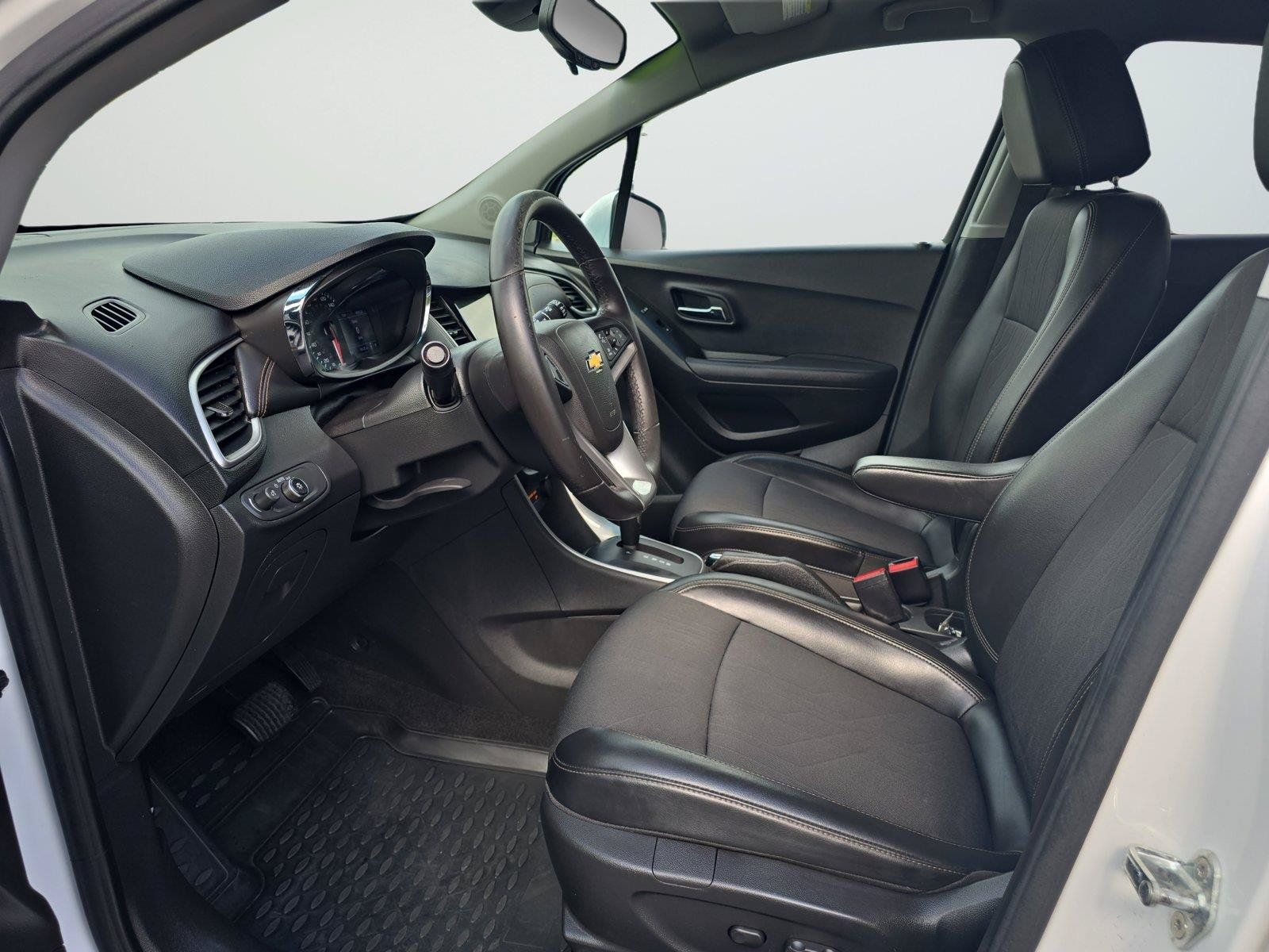 Used 2019 Chevrolet Trax LT w/ LT Convenience Package AWD/4WD image 20