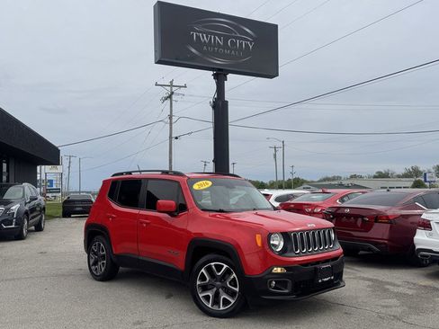 Used 2015 Jeep Renegade Latitude w/ Cold Weather Group FWD image 1