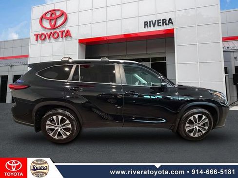 Used 2023 Toyota Highlander XLE AWD/4WD image 4