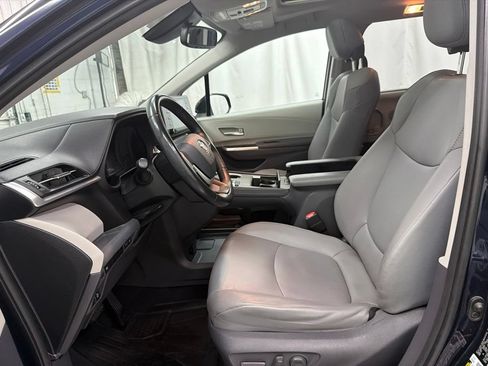 Used 2021 Toyota Sienna XLE FWD image 13