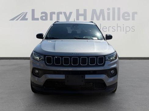 Used 2024 Jeep Compass Latitude AWD/4WD image 8