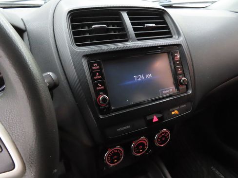 Used 2019 Mitsubishi Outlander Sport ES AWD/4WD image 17