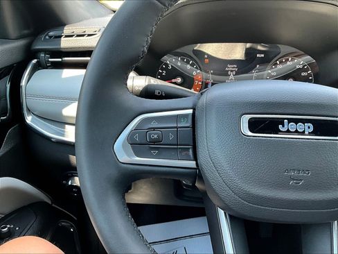 Used 2023 Jeep Compass Limited AWD/4WD image 11