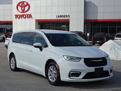 Used 2023 Chrysler Pacifica Touring-L