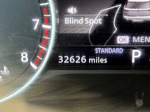 Used 2024 Nissan Pathfinder SL FWD image 9