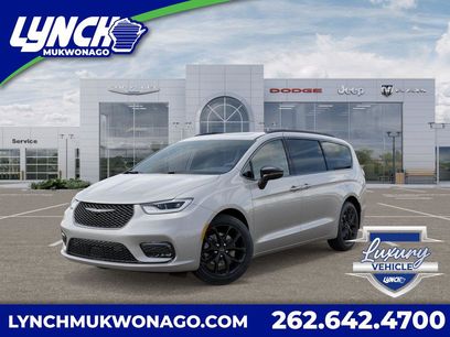 New 2026 Chrysler Pacifica Limited w/ S Appearance Package