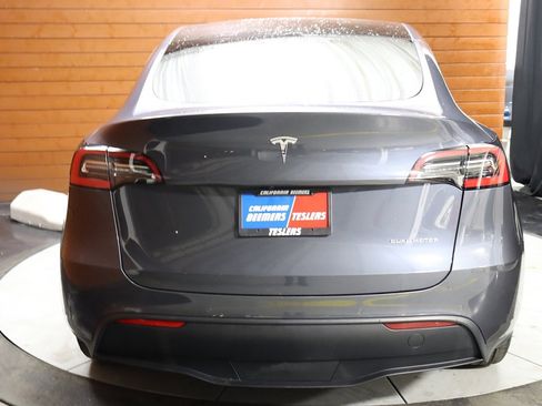 Used 2024 Tesla Model Y Long Range AWD/4WD image 5