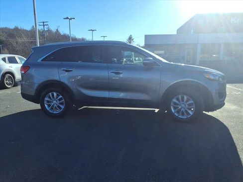 Used 2018 Kia Sorento LX image 4