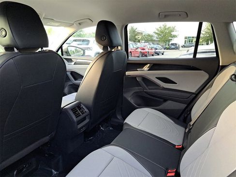New 2026 Volkswagen Tiguan SE image 5