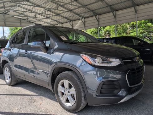 Used 2022 Chevrolet Trax LT w/ Driver Confidence Package AWD/4WD image 2
