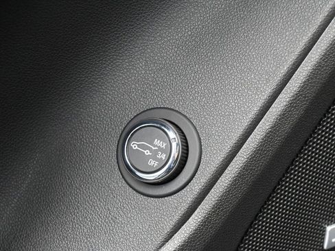 Used 2023 Chevrolet Blazer Premier image 17