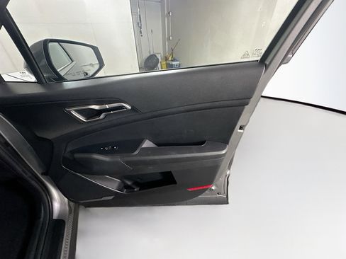 Used 2024 Kia Sportage LX image 29