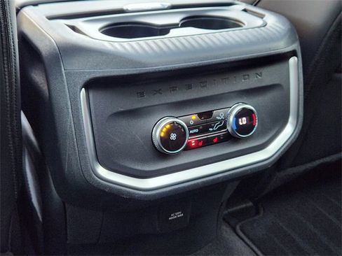 Used 2025 Ford Expedition Platinum w/ Stealth Appearance Package image 32