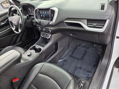 Used 2024 GMC Terrain SLT image 20