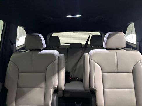 Used 2026 GMC Acadia Elevation w/ Elevation Premium Package FWD image 11