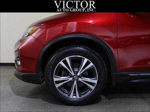 Used 2018 Nissan Rogue SL w/ Premium Package image 5
