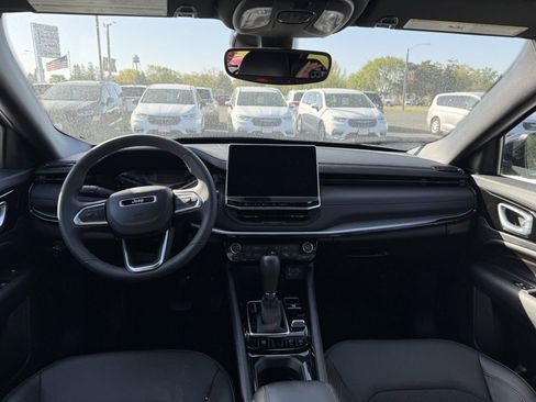 Used 2024 Jeep Compass Trailhawk AWD/4WD image 19