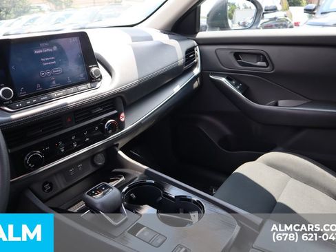 Used 2024 Nissan Rogue S FWD image 35