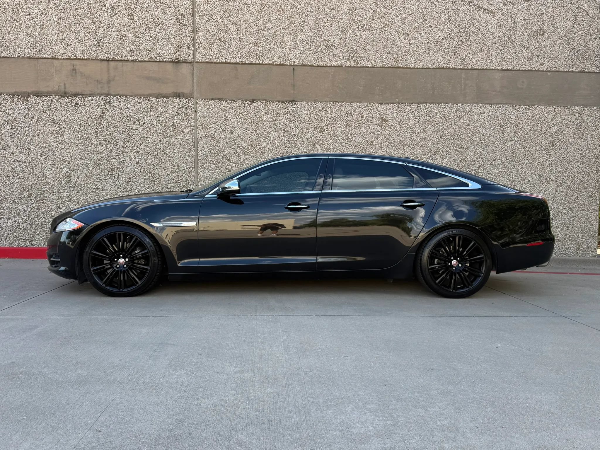 Used 2015 Jaguar XJ L Portfolio RWD image 3