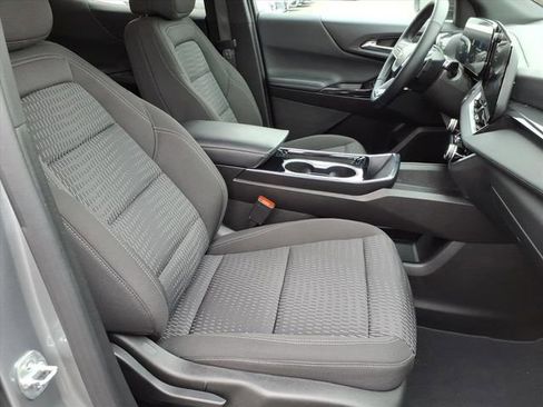 Used 2025 Chevrolet Equinox LT image 16