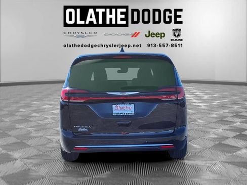 New 2026 Chrysler Pacifica Select image 26
