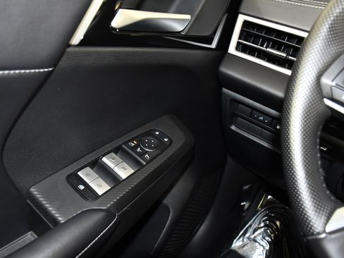 Used 2025 Mitsubishi Outlander SE AWD/4WD image 32