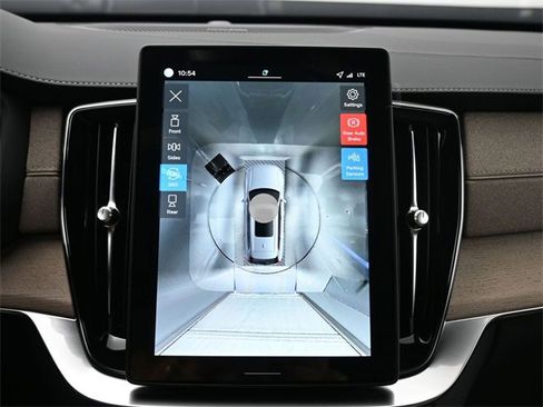 New 2026 Volvo XC90 B6 Plus w/ Protection Package Premier image 21