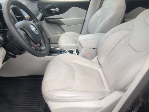 Used 2022 Jeep Cherokee Latitude Lux w/ Sun & Sound Group AWD/4WD image 11