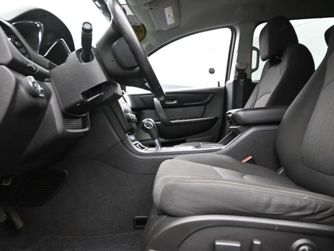 Used 2017 Chevrolet Traverse LT w/ Style and Technology Package image 17