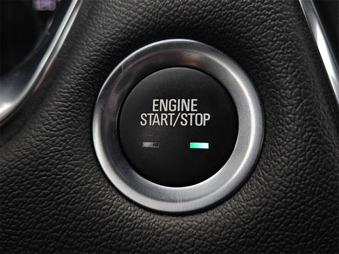 Used 2023 Chevrolet Traverse LT image 25