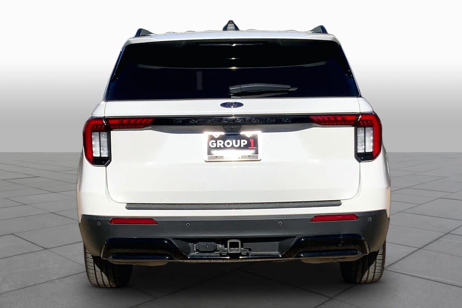 Used 2025 Ford Explorer ST-Line w/ Premium Package RWD image 5