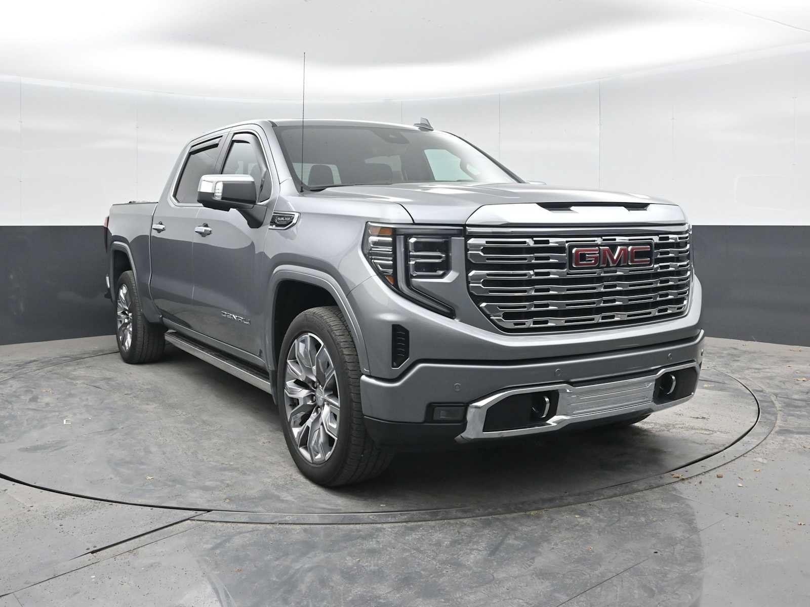 Used 2025 GMC Sierra 1500 Denali w/ Denali Reserve Package AWD/4WD image 7