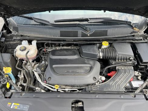 Used 2025 Chrysler Pacifica Limited FWD image 42