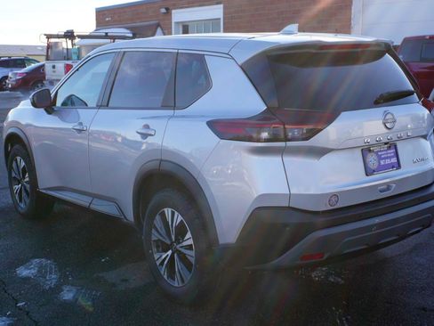 Used 2022 Nissan Rogue SV image 3