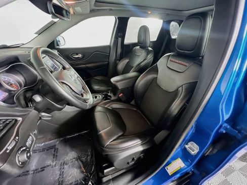 Used 2019 Jeep Cherokee Trailhawk w/ Comfort/Convenience Group AWD/4WD image 12
