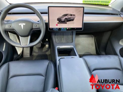 Used 2025 Tesla Model Y Long Range AWD/4WD image 33