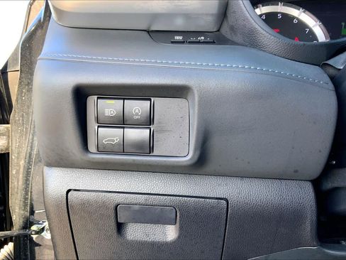 Used 2023 Toyota Highlander LE FWD image 32