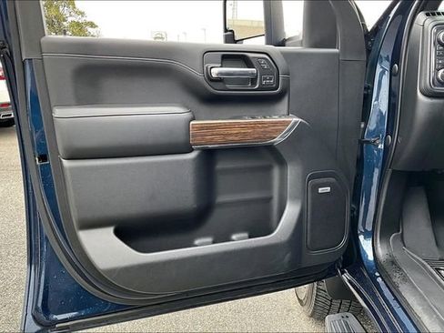 Used 2020 Chevrolet Silverado 2500 High Country w/ Z71 Off-Road Package AWD/4WD image 17